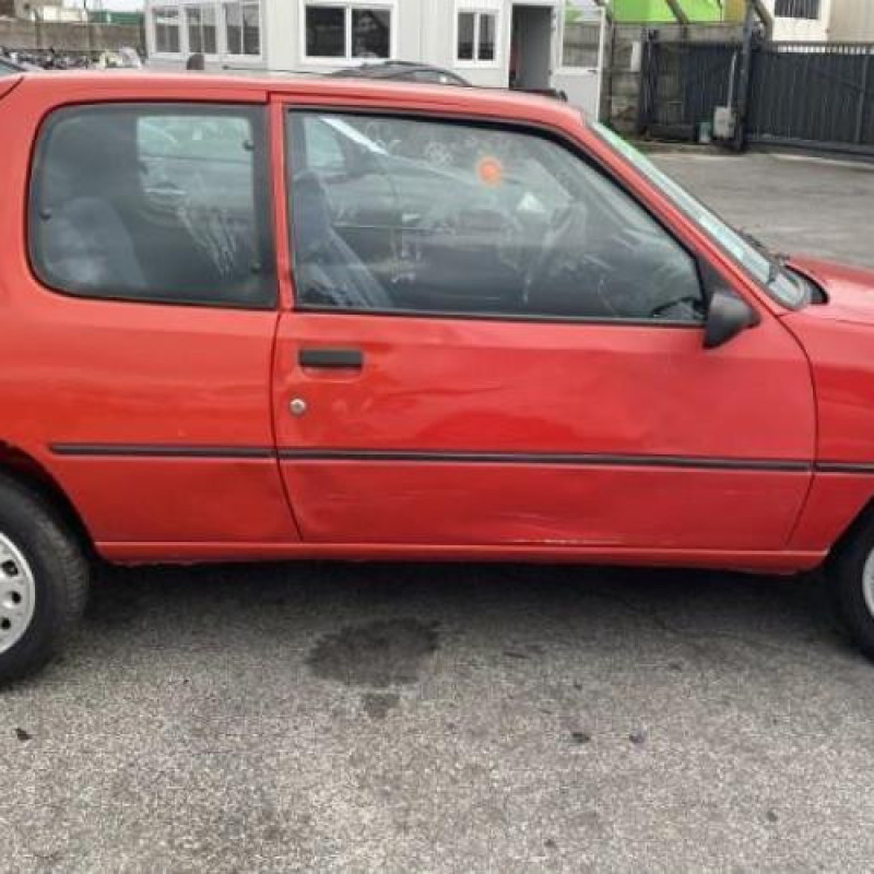 Vitre avant droit PEUGEOT 205 Photo n°13