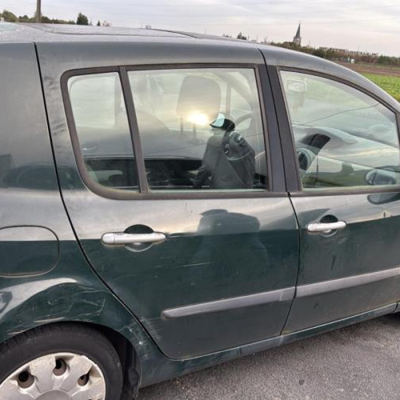 Plage arriere RENAULT MODUS Photo n°10