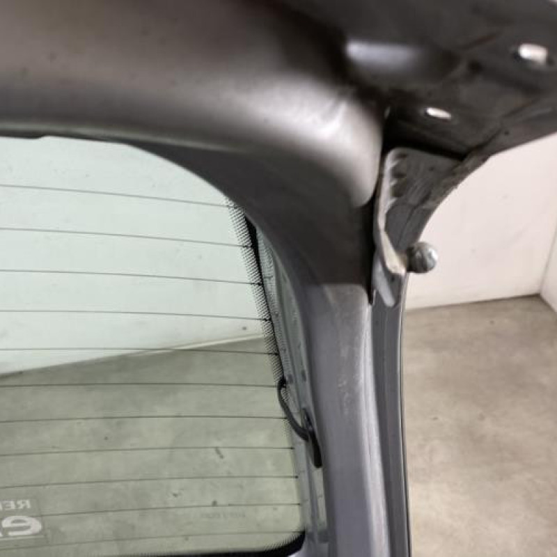 Malle/Hayon arriere RENAULT CLIO 2 CAMPUS Photo n°9