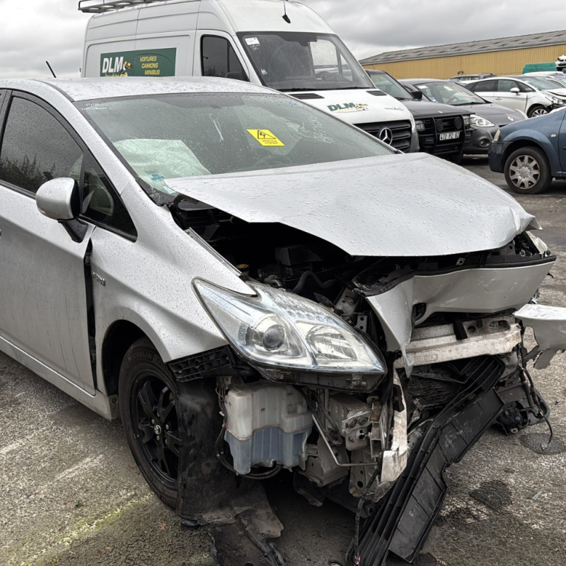 TOYOTA PRIUS 3 PHASE 1 1.8i - 16V HYBRID Photo n°2