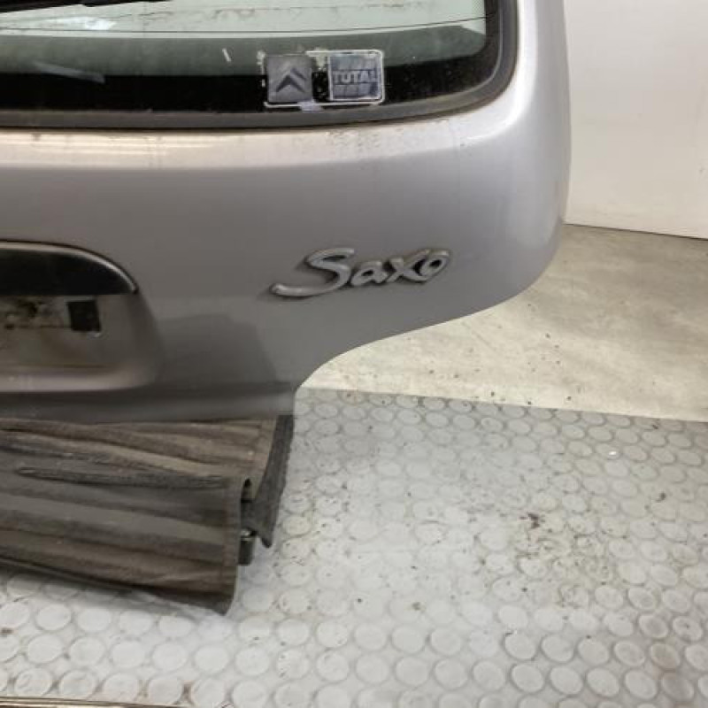 Malle/Hayon arriere CITROEN SAXO Photo n°8