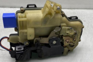 Serrure avant droit VOLKSWAGEN POLO 4