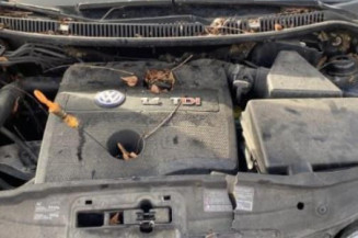 Serrure avant droit VOLKSWAGEN POLO 4
