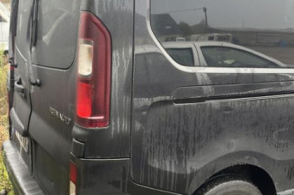 Pare boue arriere droit RENAULT TRAFIC 3