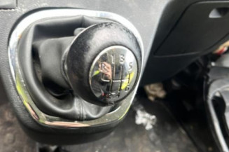 Pare boue arriere droit RENAULT TRAFIC 3