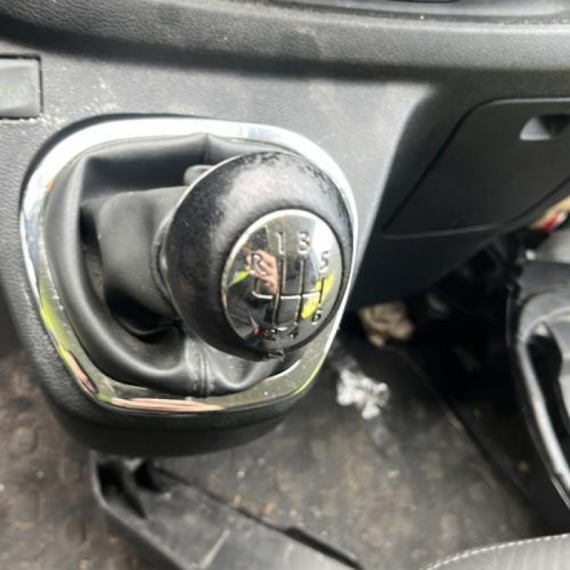 Pare boue arriere droit RENAULT TRAFIC 3 Photo n°12