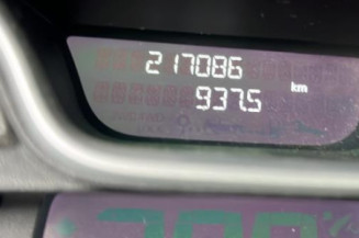 Pare boue arriere droit RENAULT TRAFIC 3