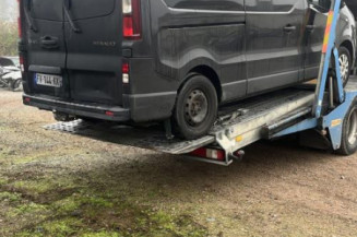 Pare boue arriere droit RENAULT TRAFIC 3