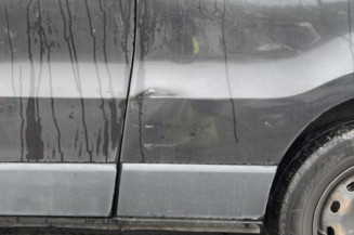 Pare boue arriere droit RENAULT TRAFIC 3
