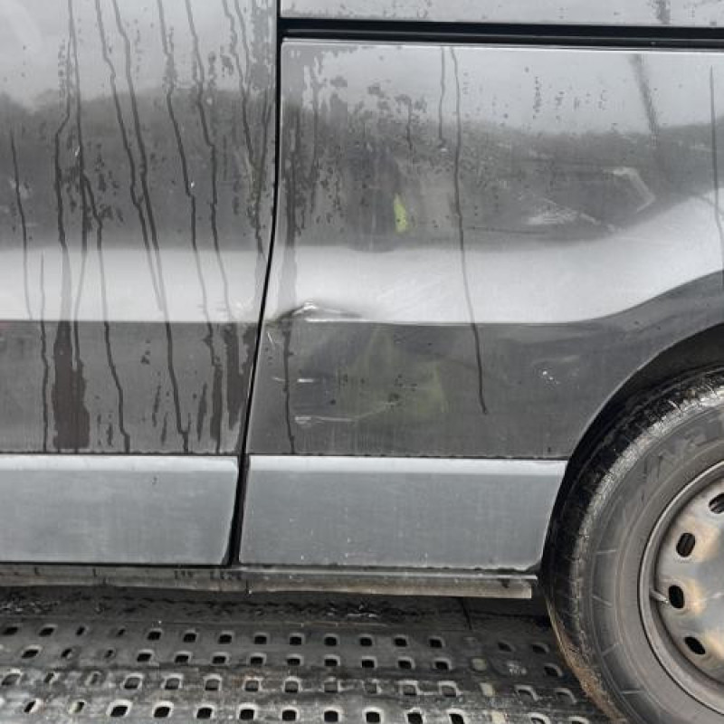 Pare boue arriere droit RENAULT TRAFIC 3 Photo n°17