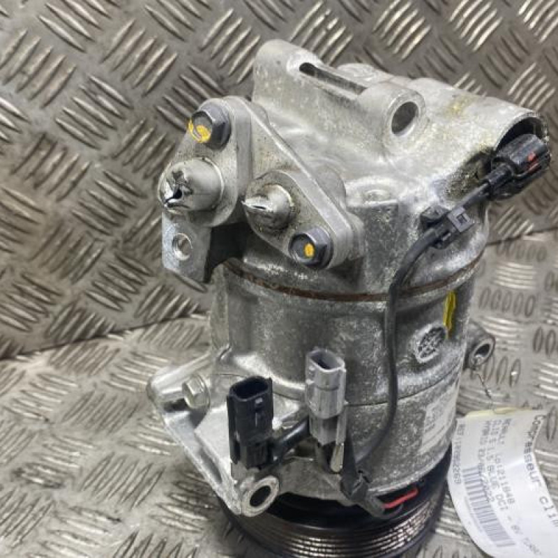 Compresseur clim RENAULT CLIO 5 Photo n°3