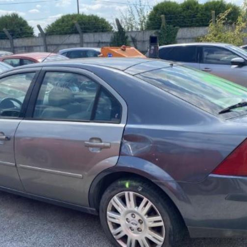 Feu arriere principal droit (feux) FORD MONDEO 2 Photo n°8