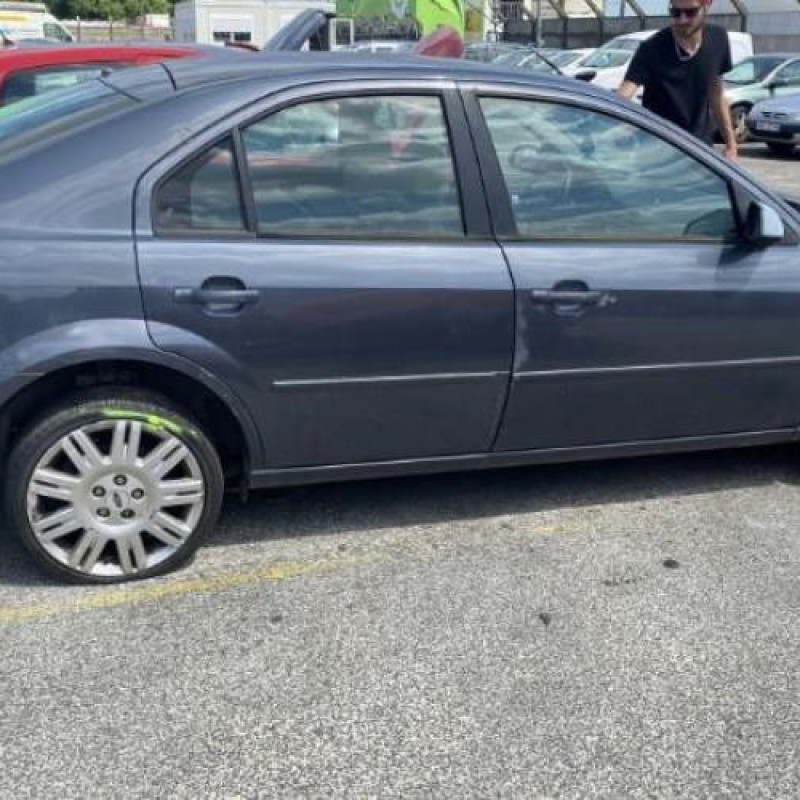 Feu arriere principal droit (feux) FORD MONDEO 2 Photo n°9