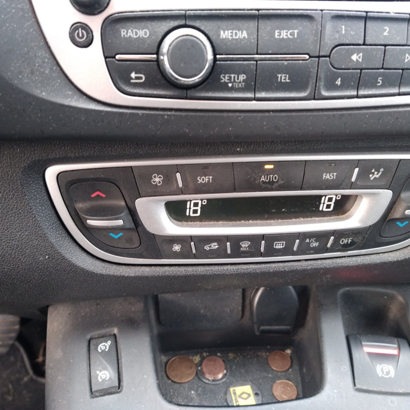 RENAULT SCENIC 3 PHASE 3 1.2i - 16V TURBO TCE 115 Photo n°9