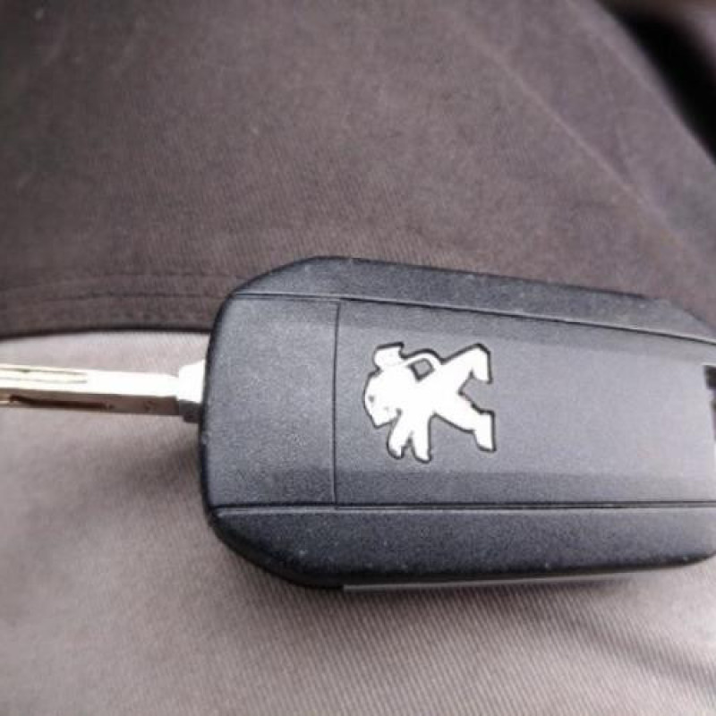 Pare choc arriere PEUGEOT 208 1 Photo n°8