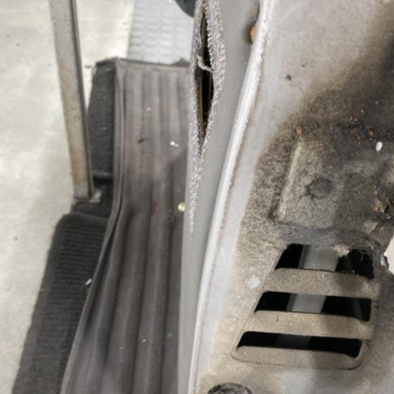 Porte arriere gauche PEUGEOT 205 Photo n°4
