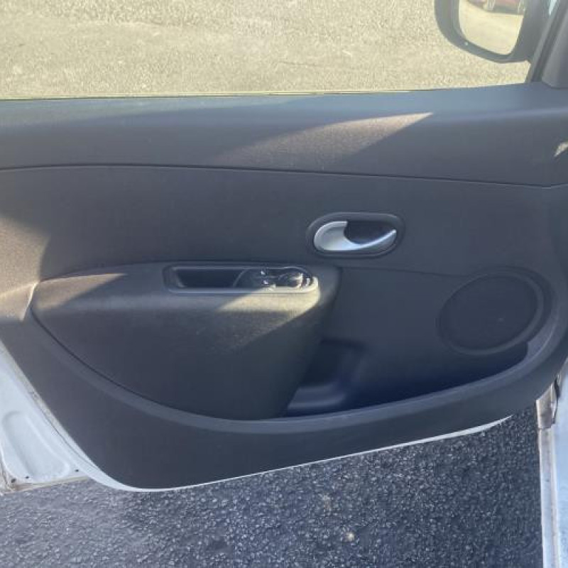 Pretensionneur de ceinture avant gauche RENAULT CLIO 3 Photo n°12