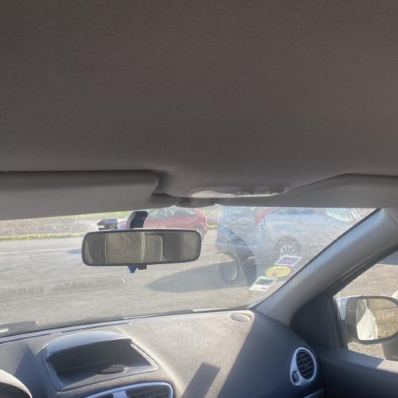 Pretensionneur de ceinture avant gauche RENAULT CLIO 3 Photo n°18