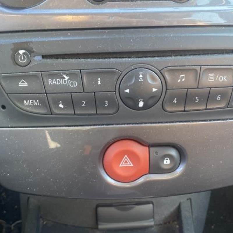 Pretensionneur de ceinture avant gauche RENAULT CLIO 3 Photo n°20