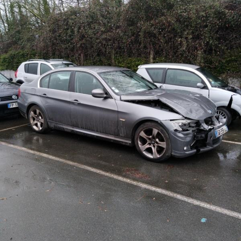 BMW SERIE 3 E90 PHASE 2 318d 2.0D - 16V TURBO Photo n°4