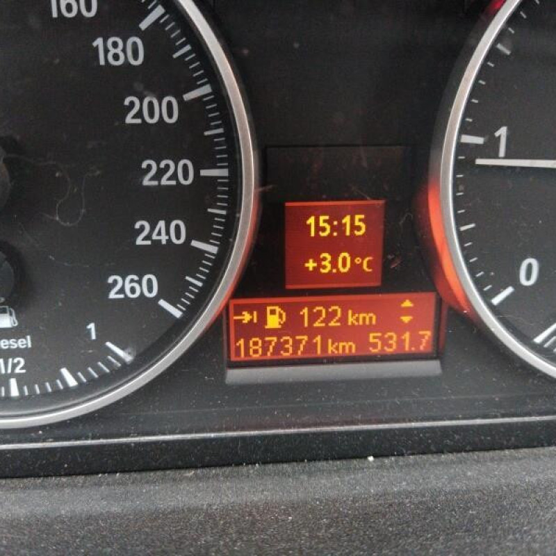 BMW SERIE 3 E90 PHASE 2 318d 2.0D - 16V TURBO Photo n°11