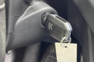 Pivot de moyeu avant gauche PEUGEOT 208 1
