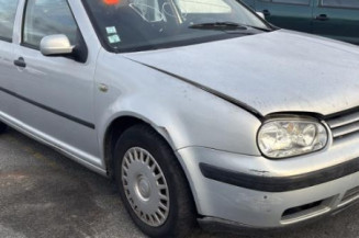 Pretensionneur de ceinture avant gauche VOLKSWAGEN GOLF 4