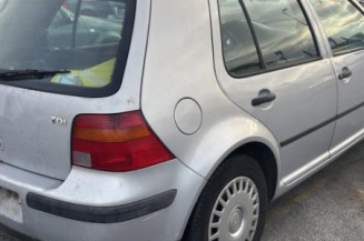 Pretensionneur de ceinture avant gauche VOLKSWAGEN GOLF 4