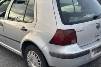 Pretensionneur de ceinture avant gauche VOLKSWAGEN GOLF 4