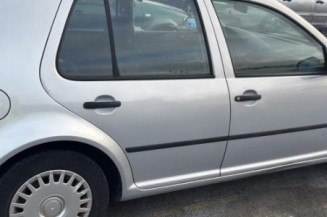 Pretensionneur de ceinture avant gauche VOLKSWAGEN GOLF 4