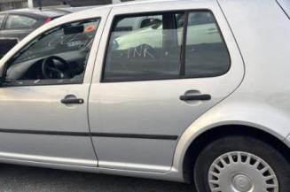 Pretensionneur de ceinture avant gauche VOLKSWAGEN GOLF 4