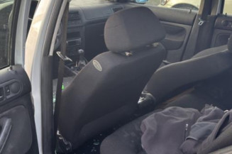 Pretensionneur de ceinture avant gauche VOLKSWAGEN GOLF 4