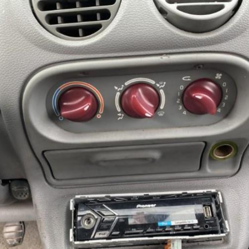 Poignee porte avant gauche RENAULT TWINGO 1 Photo n°12