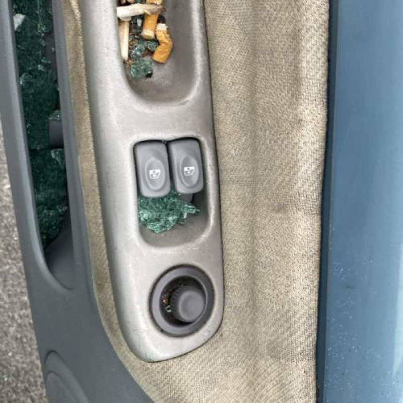 Serrure avant droit RENAULT TWINGO 1 Photo n°13