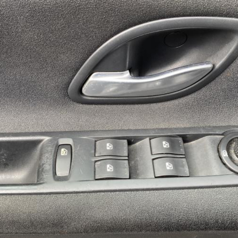 Bouton de warning RENAULT GRAND ESPACE 4 Photo n°11