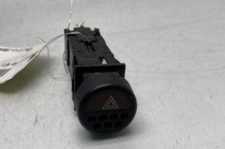 Bouton de warning PEUGEOT 106 Photo n°1