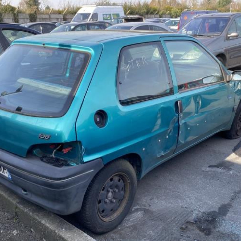 Bouton de warning PEUGEOT 106 Photo n°6