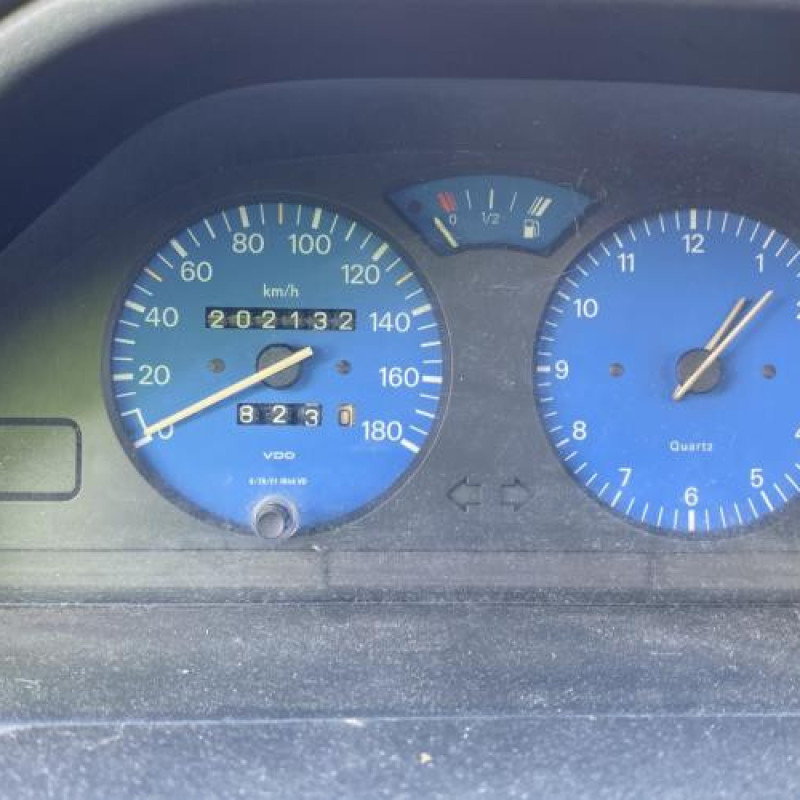 Bouton de warning PEUGEOT 106 Photo n°18