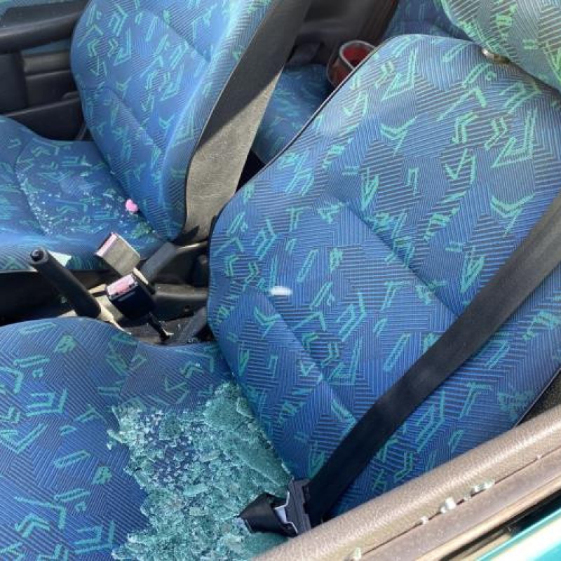 Poignee interieur avant droit PEUGEOT 106 Photo n°14