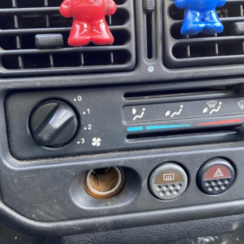 Poignee interieur avant droit PEUGEOT 106 Photo n°16