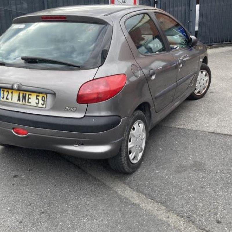 Feu arriere stop central PEUGEOT 206 Photo n°8