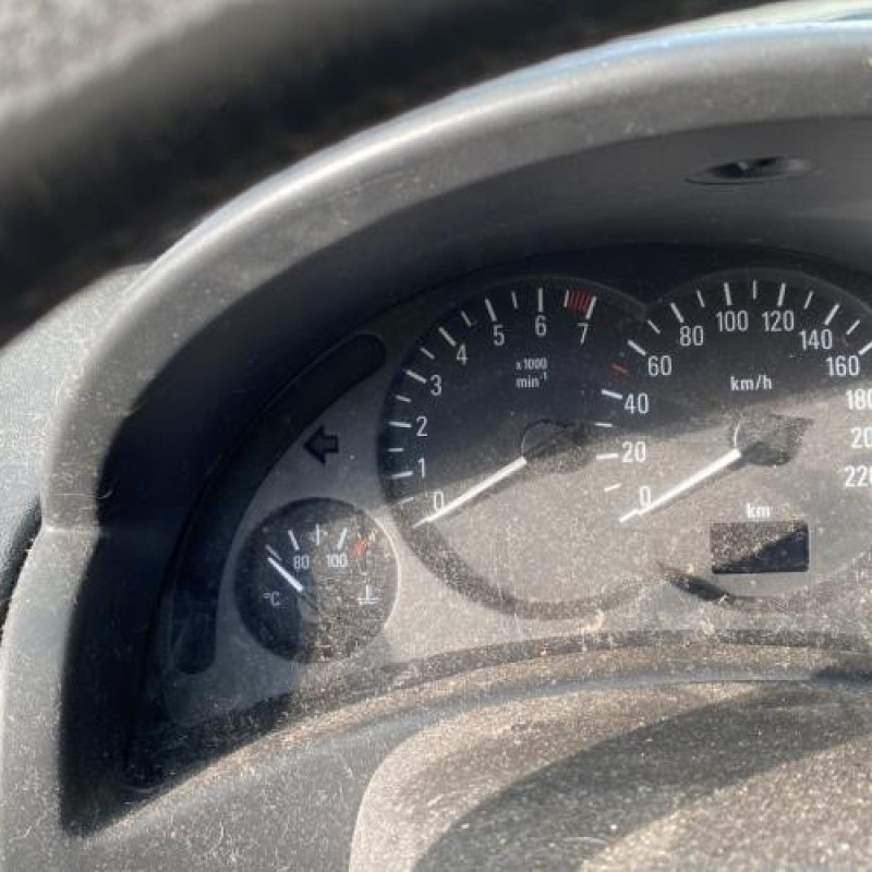 Moteur essuie glace arriere OPEL CORSA C Photo n°16