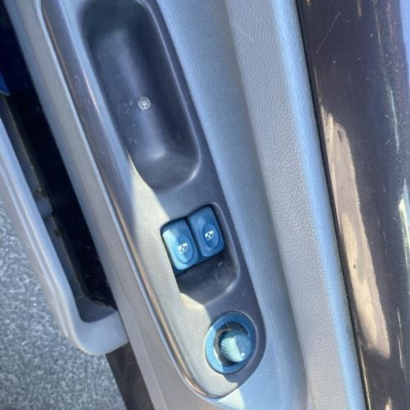 Porte avant droit RENAULT TWINGO 1 Photo n°15
