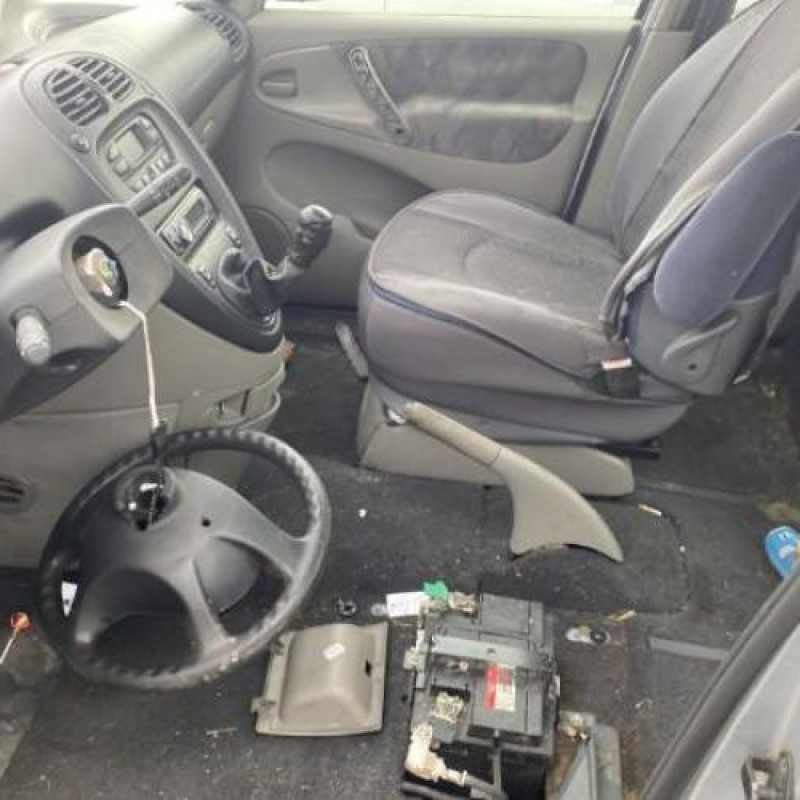 Feu arriere principal gauche (feux) CITROEN XSARA PICASSO Photo n°14