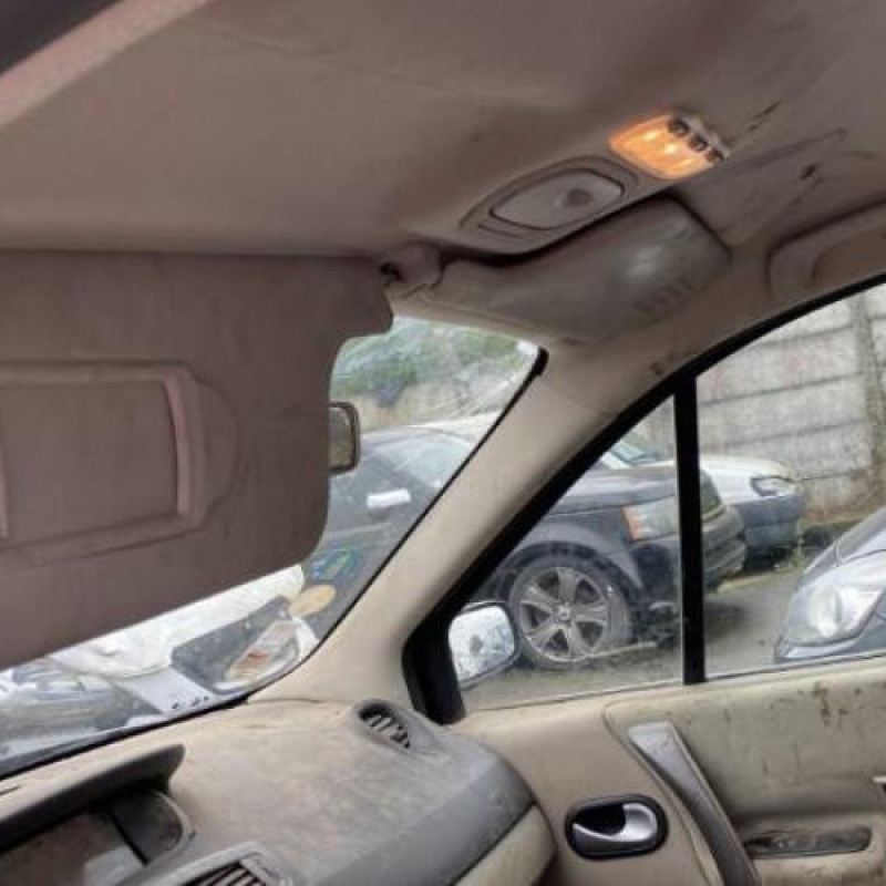 Feu arriere stop central RENAULT SCENIC 2 Photo n°7