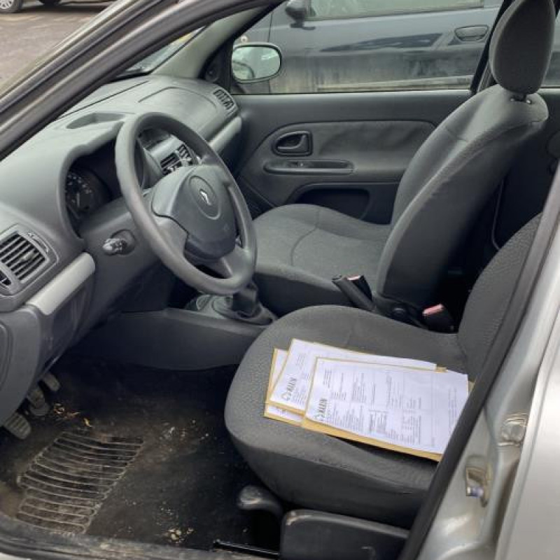 Poignee interieur arriere gauche RENAULT CLIO 2 CAMPUS Photo n°11