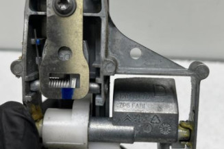 Poignee porte avant droit PEUGEOT 208 1