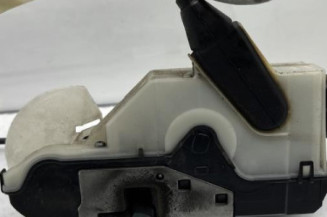 Serrure avant gauche PEUGEOT 208 1