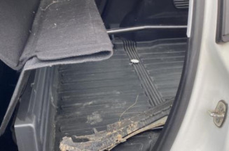 Pivot de moyeu avant gauche PEUGEOT 208 1