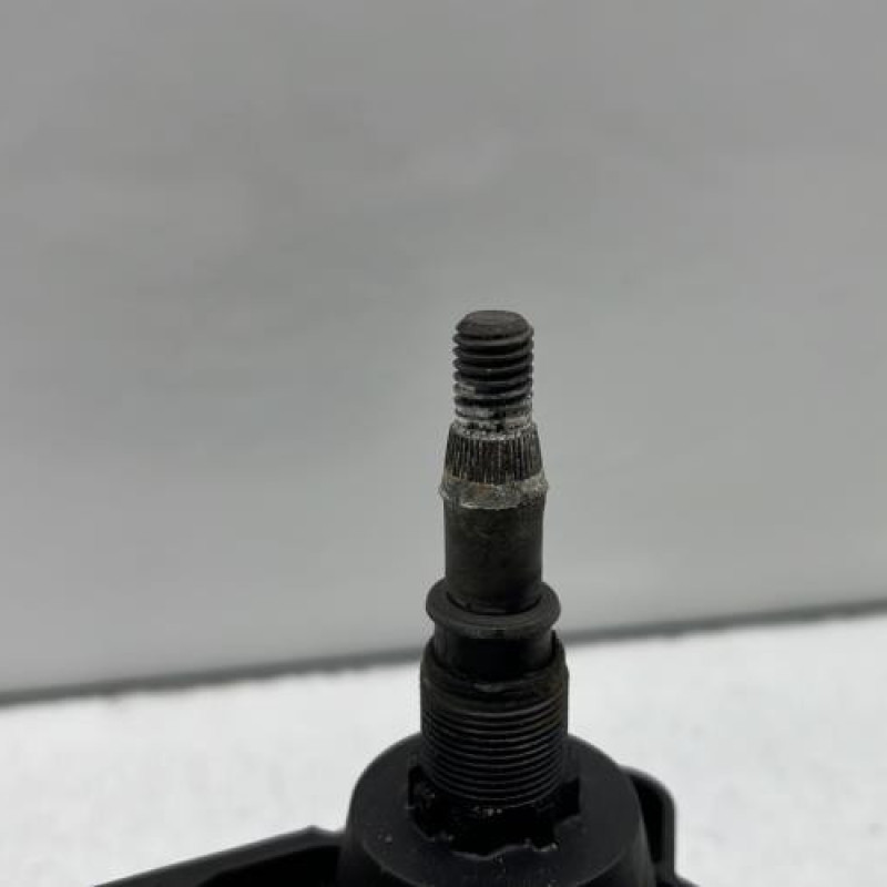 Moteur essuie glace arriere RENAULT CLIO 2 Photo n°2
